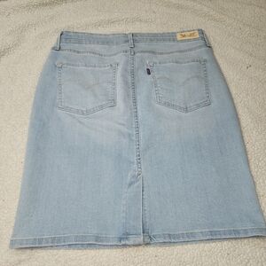 Levis Strauss Lightwash Pencil Skirt Size 29, Knee Length 20.5" Long Back Slit‎